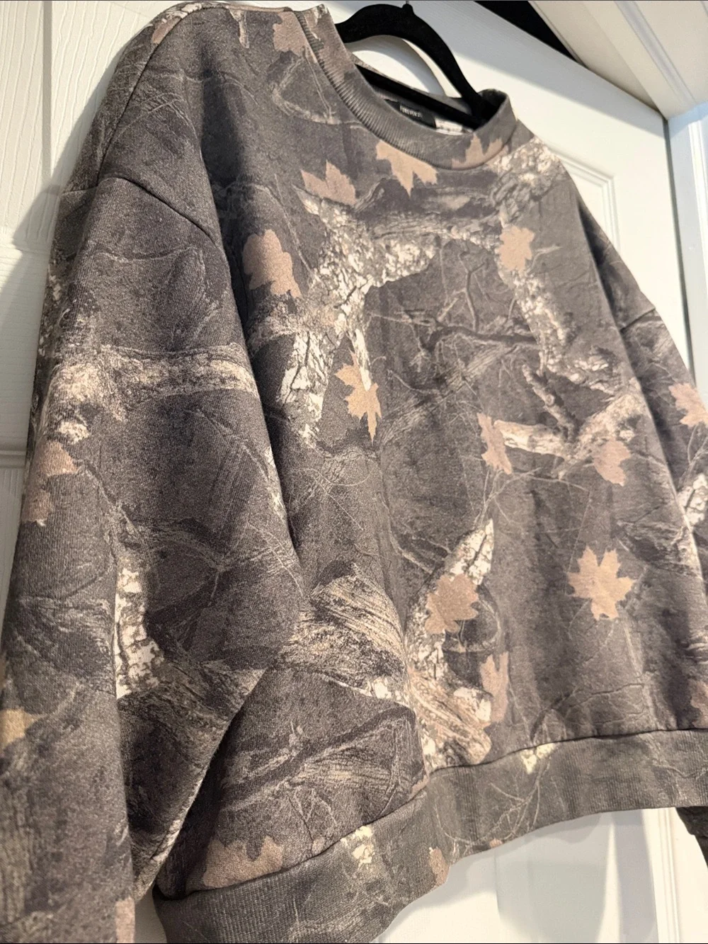 Camouflage Leaf Print Sweatshirt